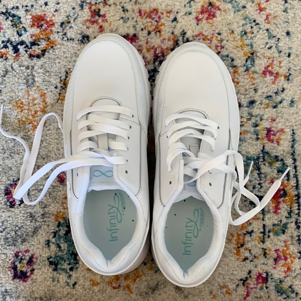 Infinity White nursing shoes